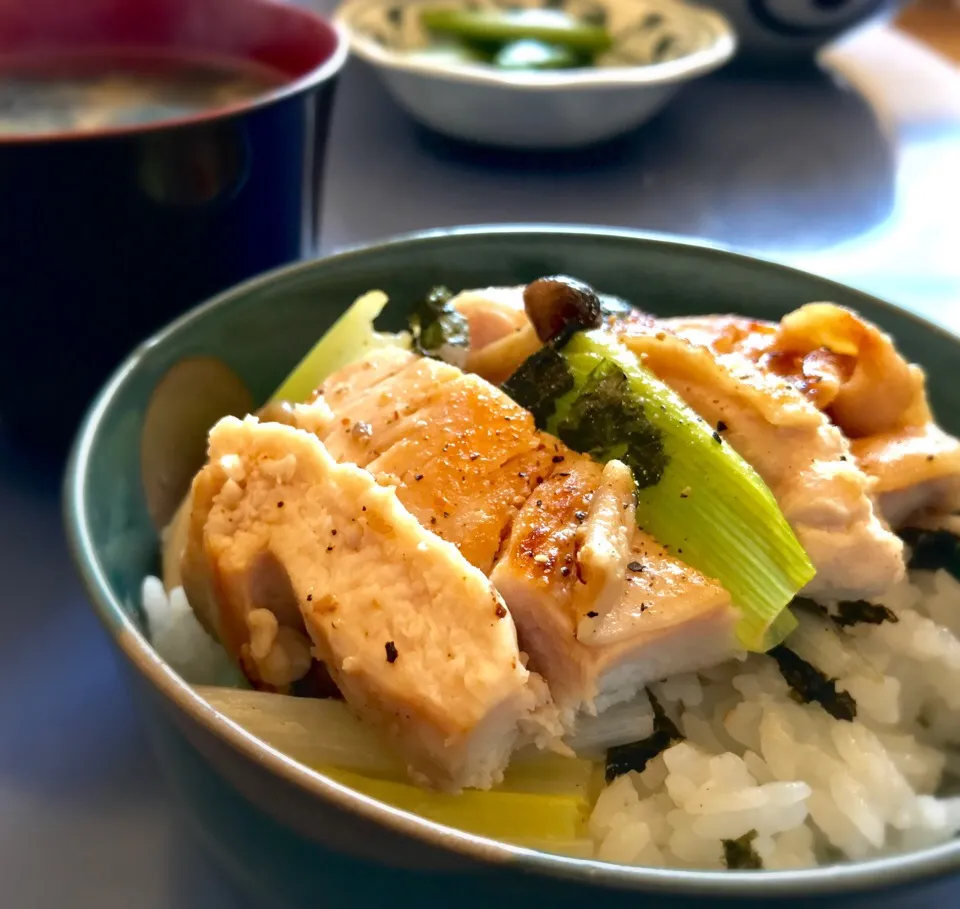 昼ごはん  塩鶏丼|砂雪さん