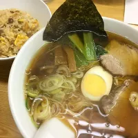 Snapdishの料理写真:ラーメン 半チャーハン|ymskt33さん