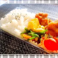 Snapdishの料理写真:唐揚げ弁当|えりんぎさん