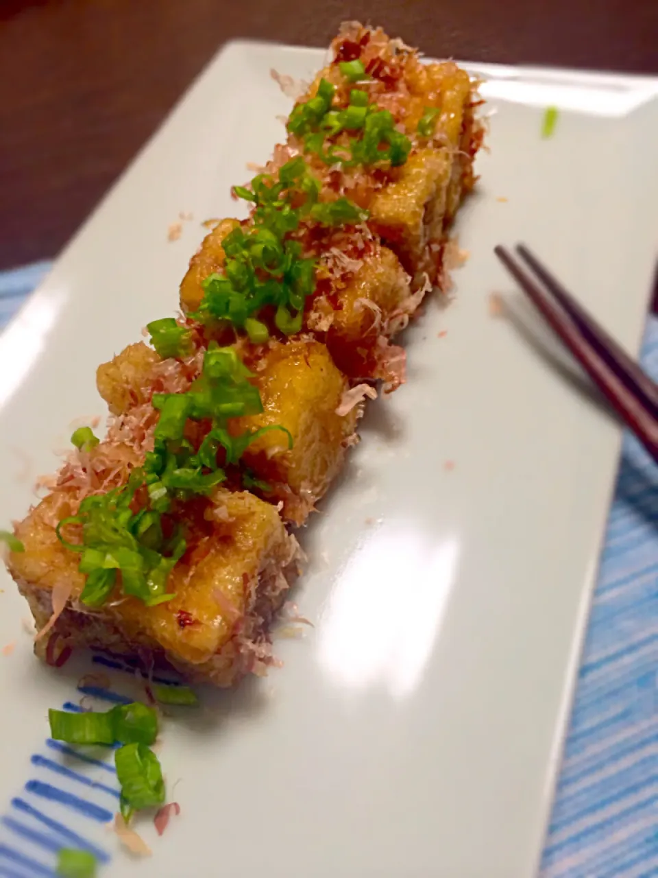 咲きちゃんさんの料理 オツな肴🍶シリーズ😁④揚げ高野豆腐のネギおかかまみれ✨パルミジャーノがけ♪|るん♪さん