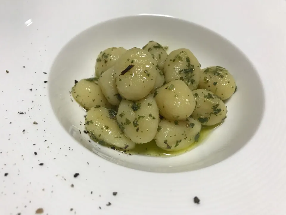 Gnocchi di Patate al Burro e Salvia
ニョッキのセージバター|お家でbar!さん