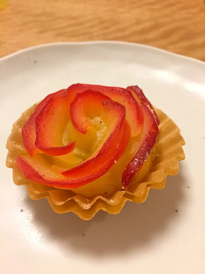 Snapdishの料理写真:薔薇のアップルパイ|Sakikoさん