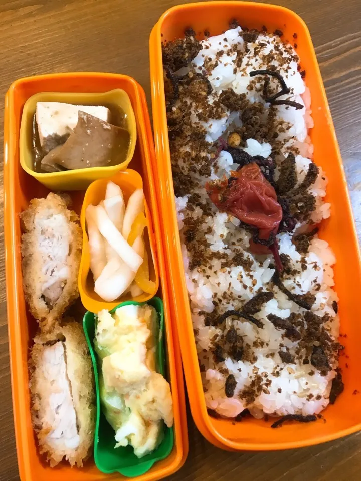 Snapdishの料理写真:今日のお弁当#錦松梅#自家製梅干し#トンカツ#柚子大根 #豆腐とエリンギのオイスターソース煮#ポテトサラダ|料理家めーらさん