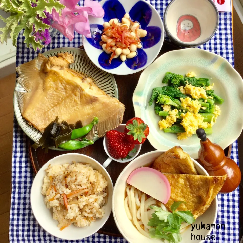 和食でおっはよー
キンピラ炊き込みごはん
うどん、お揚げ焼き
酢大豆
浅羽カレイ煮付け
菜の花炒り卵
旬のカレイ
菜の花を、イメージして
炒り卵ふわっと、載せました|ゆかモンさん