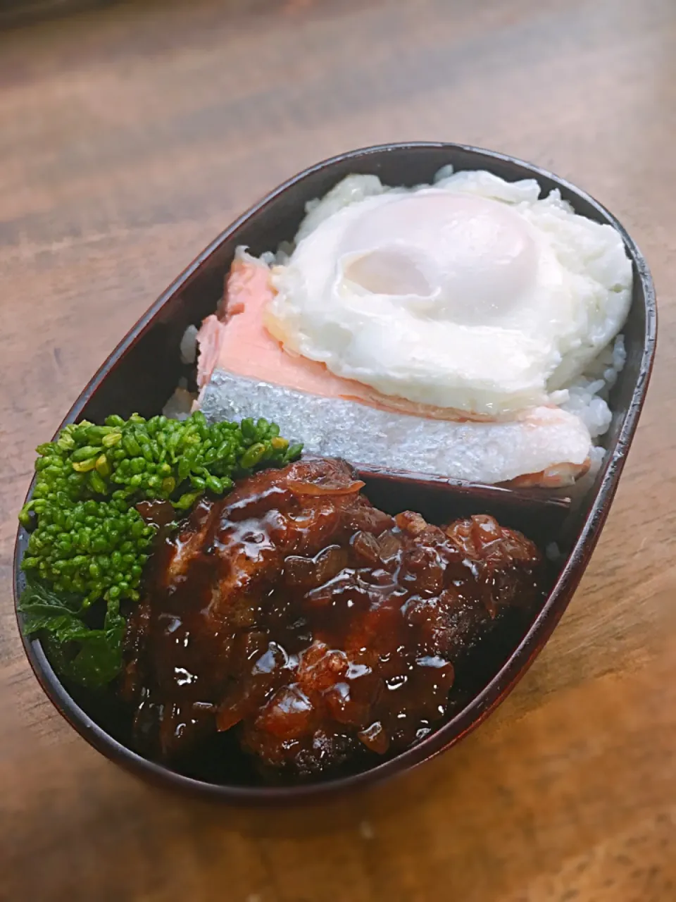 今日のお弁当
・和風ハンバーグ
・菜の花のおひたし
・目玉焼き
・茹でシャケ|akiさん