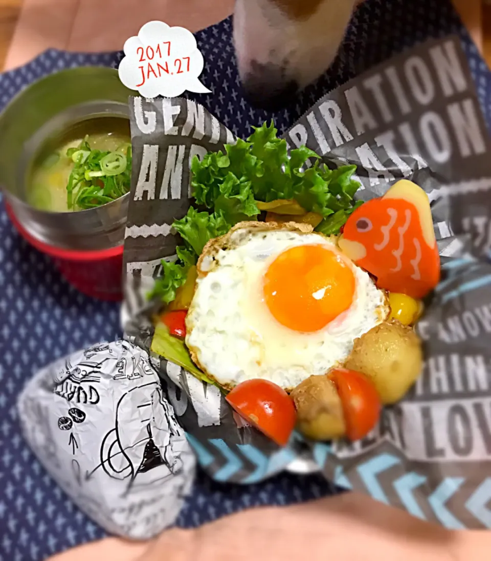 野菜たっぷり焼きそば
目玉焼き
豚汁
おにぎり(梅、昆布)|mikiさん