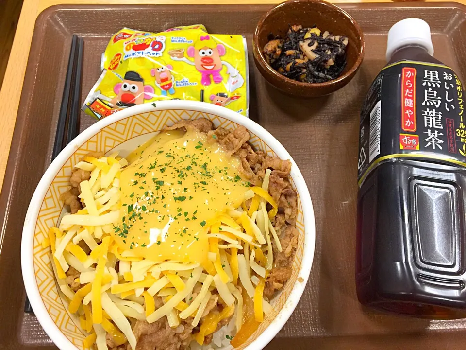 すき家 チーズ牛丼とポテトヘッドのおまけつきセット|うえのぶさん