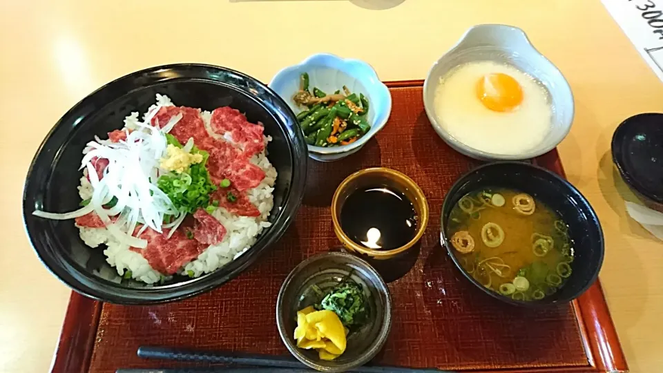 熊本空港 りんどう 馬刺山掛け丼|ミナミ ヒロヤさん