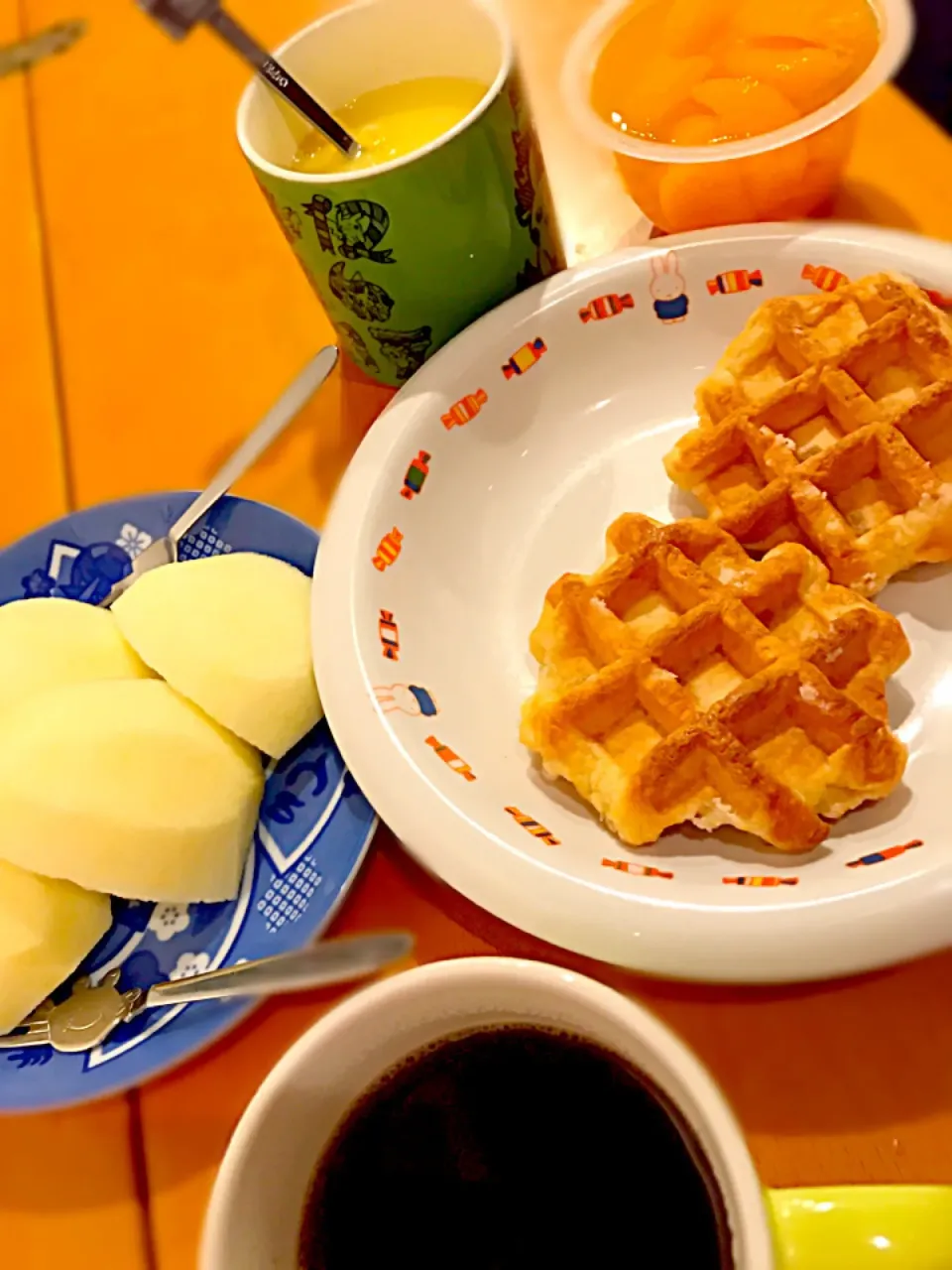 Snapdishの料理写真:焼きワッフル🍪  みかんゼリー🍊  林檎🍎  コーンスープ🌽   コーヒー☕|ch＊K*∀o(^^*)♪さん