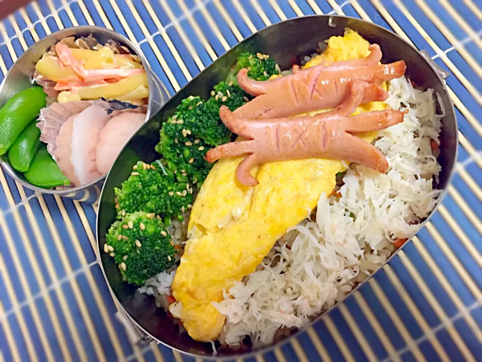 Snapdishの料理写真:#蟹チャーハン
#カニさんウィンナー
#海老餃子
#甲殻類尽くしお弁当
しろべん(*´꒳`*)|しろめしさん