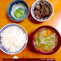 2017.01.23#朝ごはん #素朴ごはん #幼児ご飯 #和食

＊豚汁(豚肉、白菜、大根、牛蒡、玉ねぎ、ネギ、人参)
＊七分づきごはん
＊鶏肝とごぼうの甘辛煮
＊塩もみきゅうり

ごちそうさまでした|NAKAMOTO'Sさん