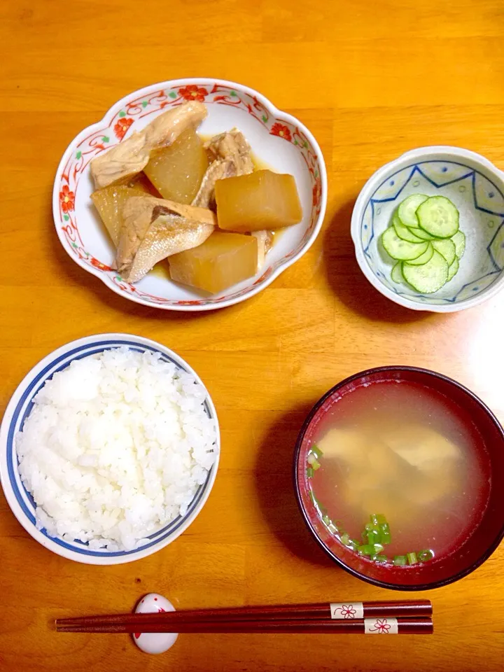 2017.01.25#朝ごはん #素朴ごはん #幼児ご飯 #和食 

＊七分づきごはん
＊豆腐とネギのお吸い物
＊きゅうり
＊ブリ大根

ごちそうさまでした|NAKAMOTO'Sさん