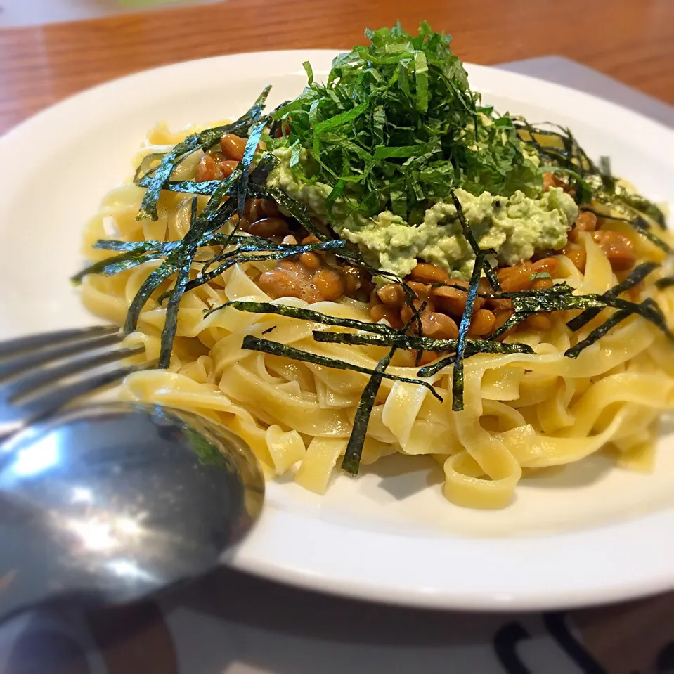 Snapdishの料理写真:Tomoko Itoさんの料理 納豆パスタwith梅アボカド❤|sakyu☆さん