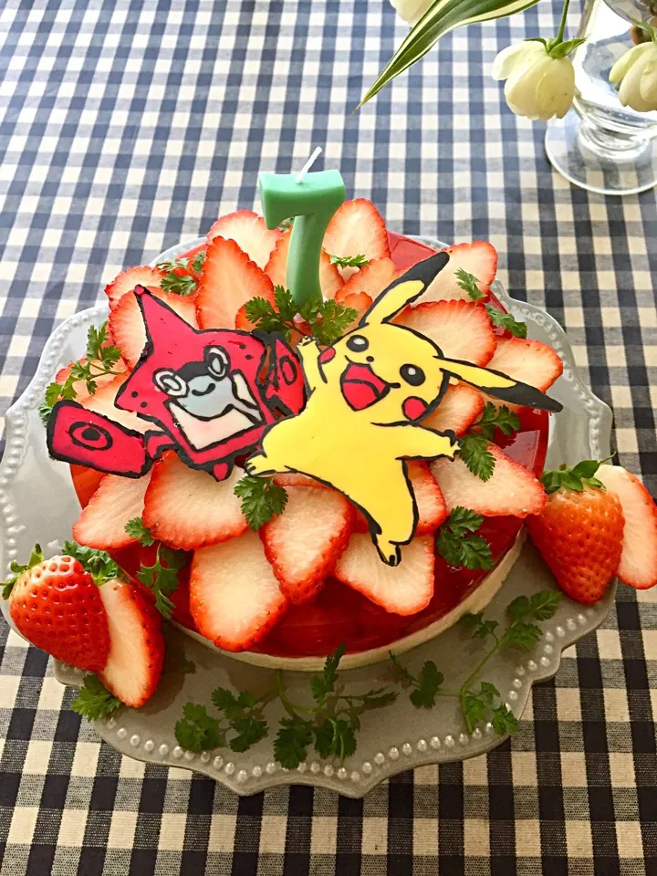 Snapdishの料理写真:イチゴゼリーとパンナコッタのケーキ仕立て|どんママさん