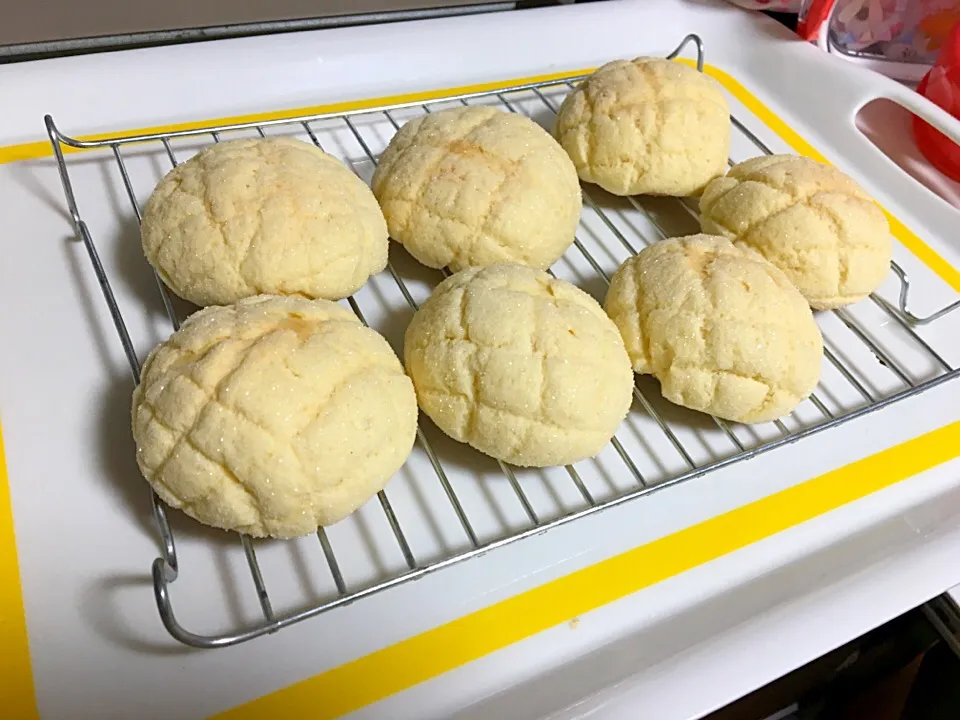 Snapdishの料理写真:メロンパ〜ン ✨🍞🍈

#菓子パン #メロンパン #おやつ|みおさん