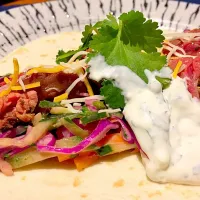 Snapdishの料理写真:Carne asada! Mexican night.
メキシコ料理の夜。カルネアサダ、パクチーコールスロー、ライムパクチーサワークリームとともにタコス風で。|Sayaka Jinsenji Huletteさん