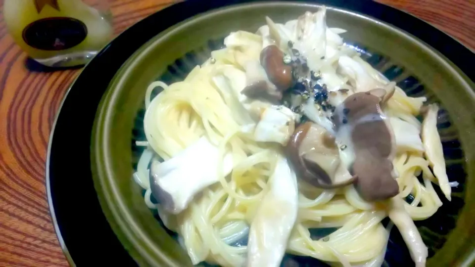 Snapdishの料理写真:Spaghetti alla quattro funghi e quattro formaggio
4種のキノコと4種のチーズのスパゲッティー|KimaLABOさん