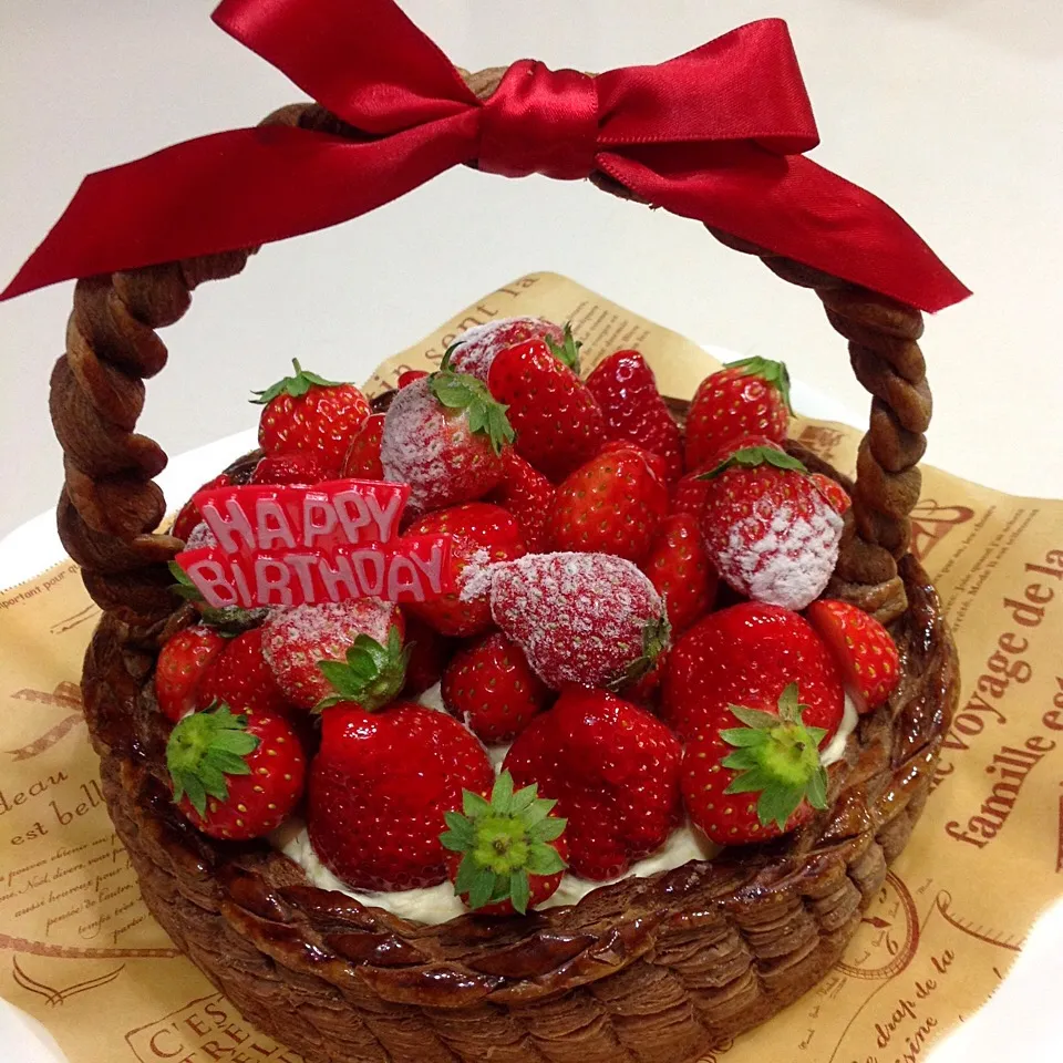 Birthday cake                                                                          "苺のチョコバスケットパイ"|bakedpieさん