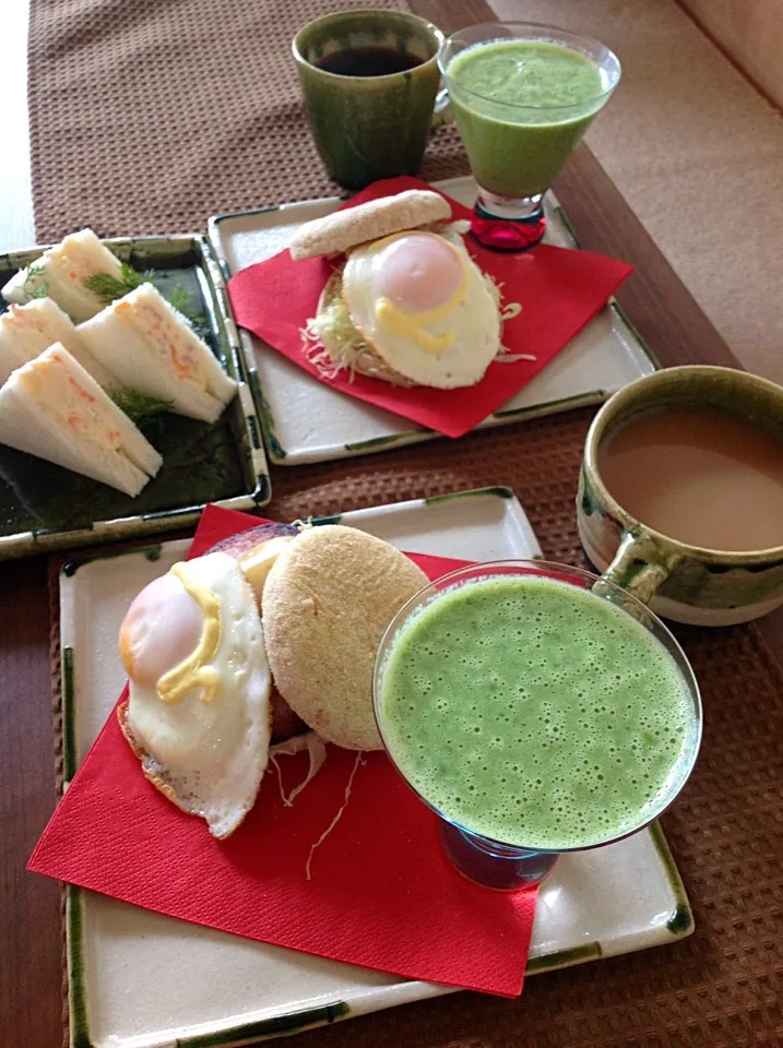 サンドイッチ  自家製甘酒と豆乳と小松菜のスムージー|izunさん