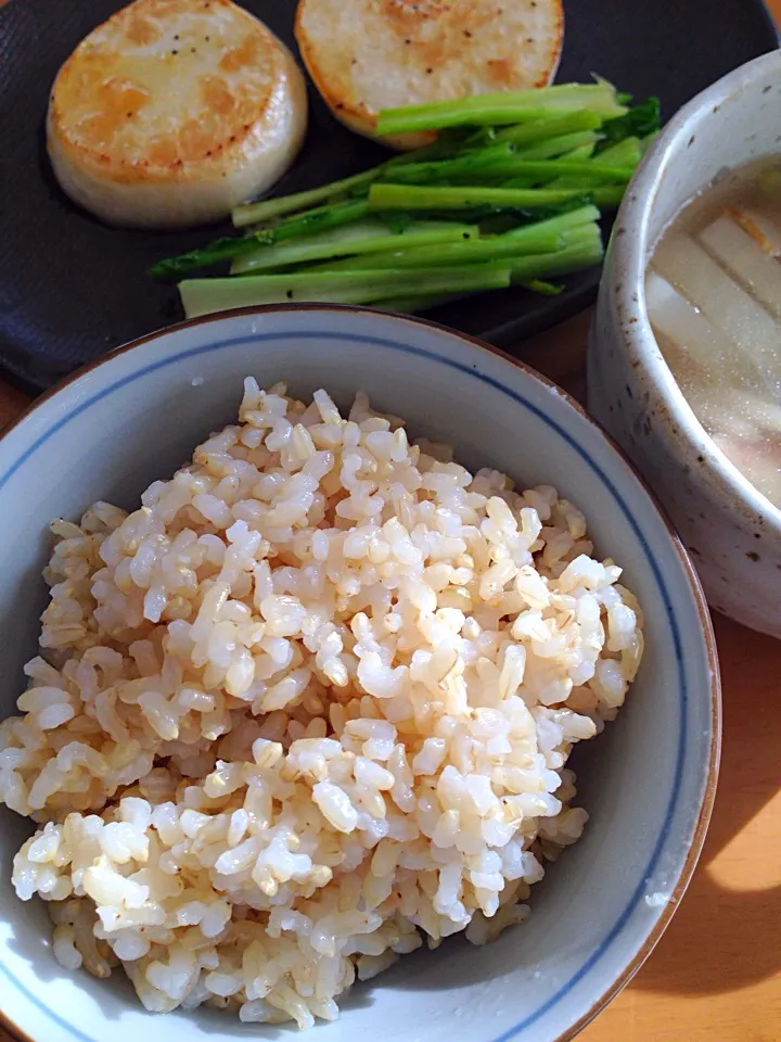 １月２９日
人生初❣️玄米ご飯
カブのソテーとカブのスープで朝ごはん|Yu Yu mamaさん