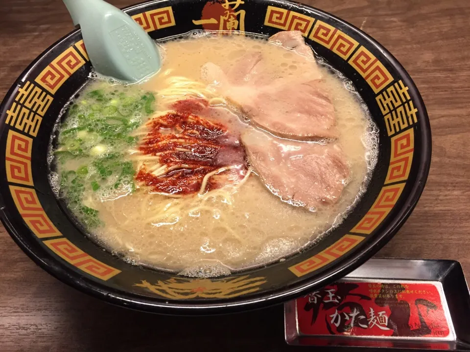 一蘭でラーメンと替え玉🍜|まさとさん