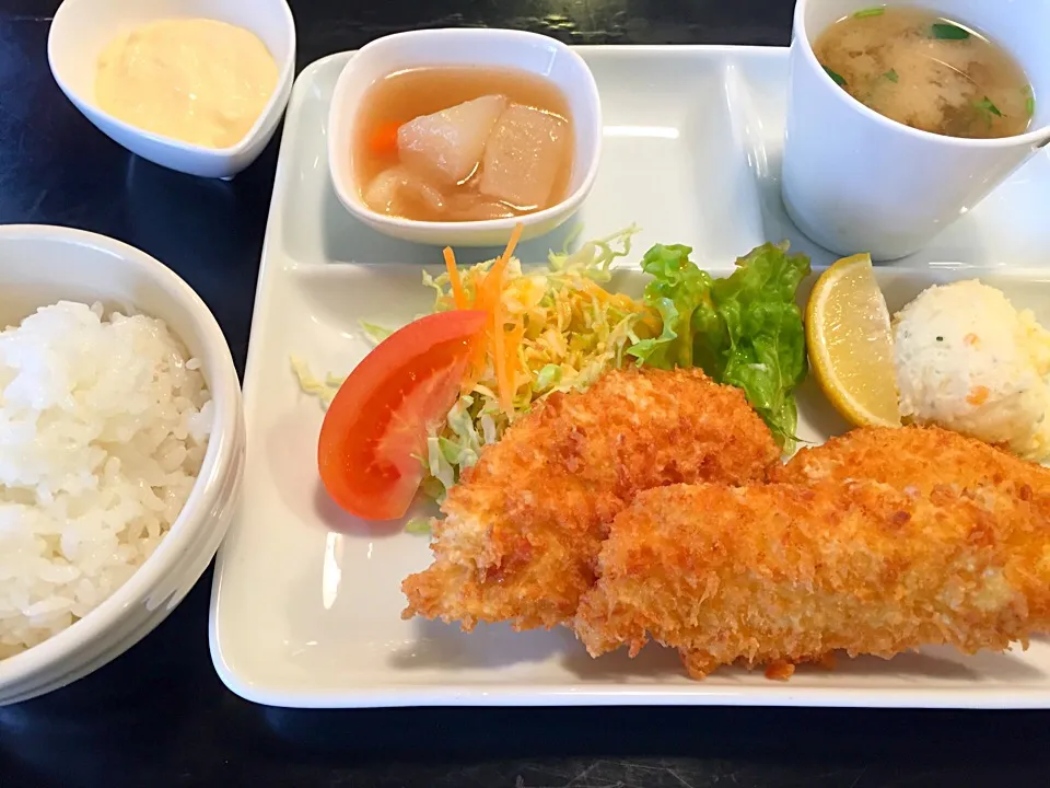 さかなフライ定食🐟|buhizouさん