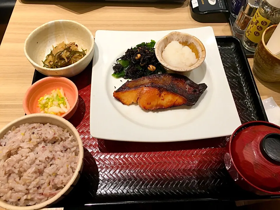 大戸屋/沖目鯛の醬油麹漬け炭火焼き定食|フージさん