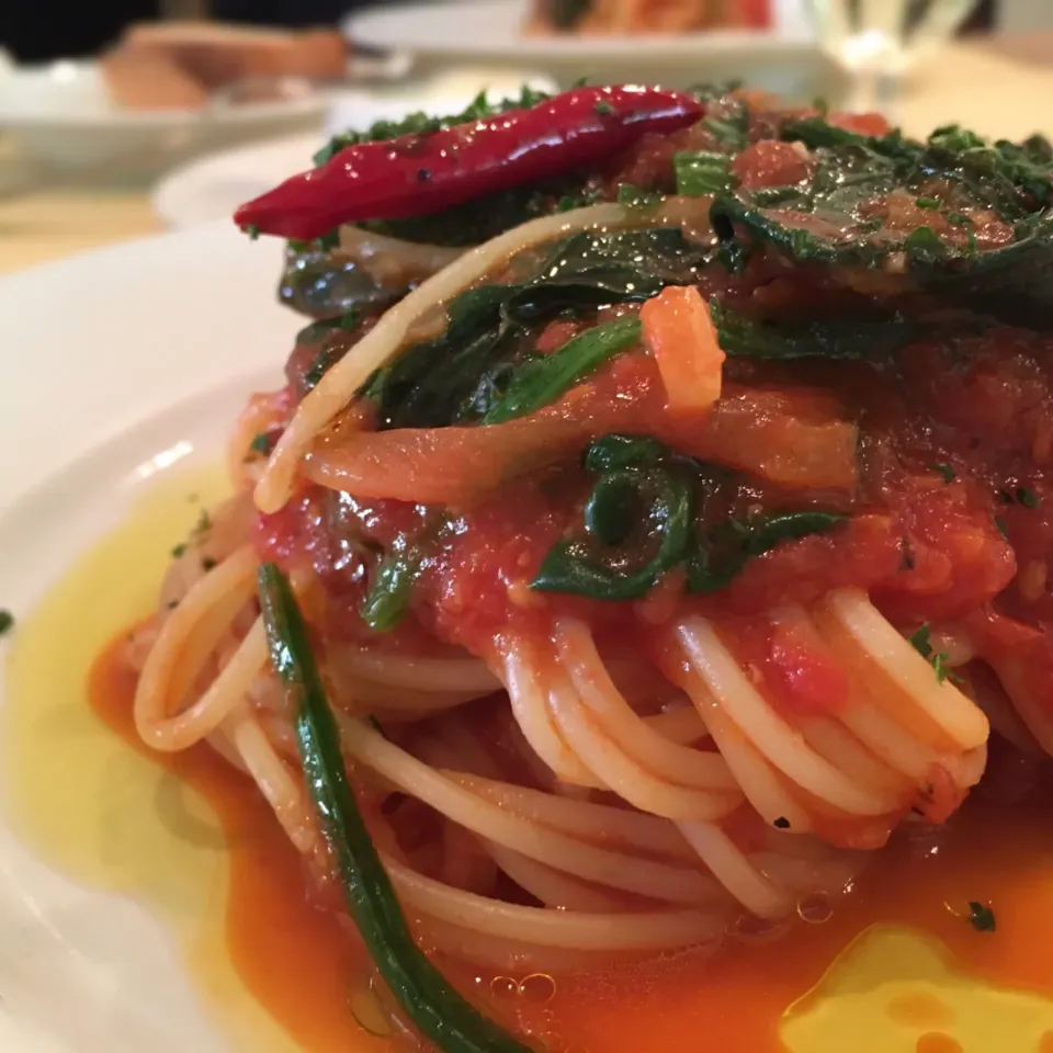 ほうれん草のトマトスパゲティ🍅🍝ʕ-̼͡-ʔ|七海さん