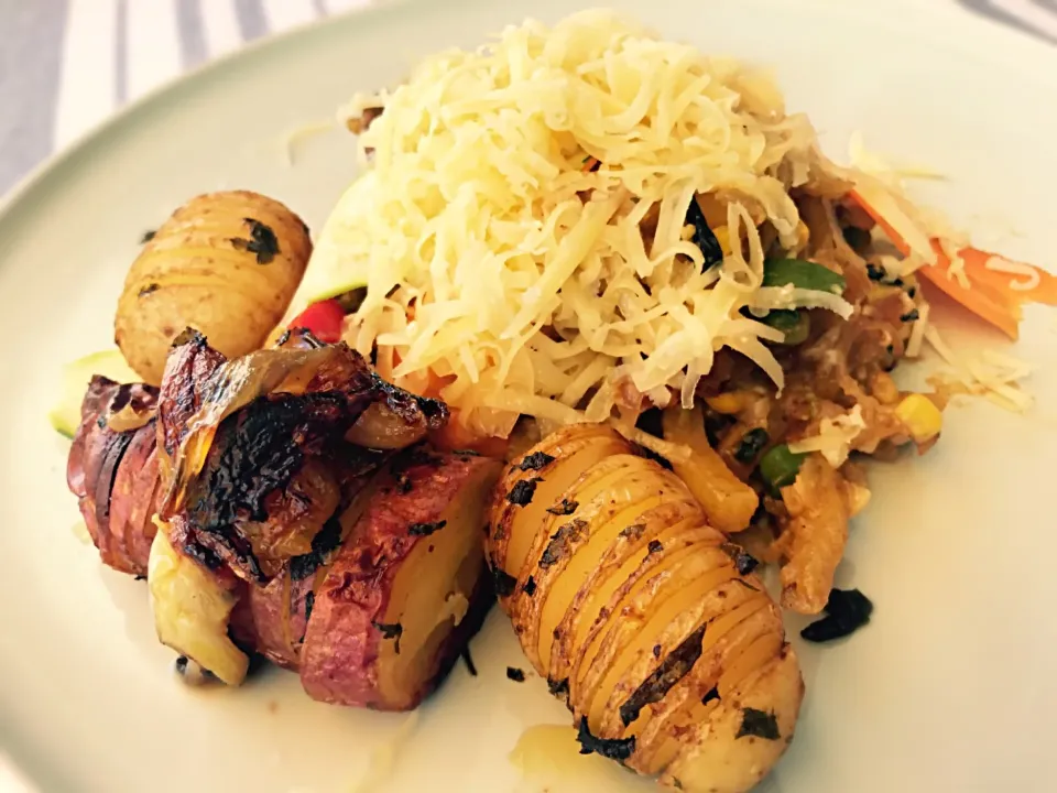 Snapdishの料理写真:#Roastedsweetpotato #roastedpotato #roastedonions #vegstirfry #fries #egg #cheese|Sergio Lacuevaさん