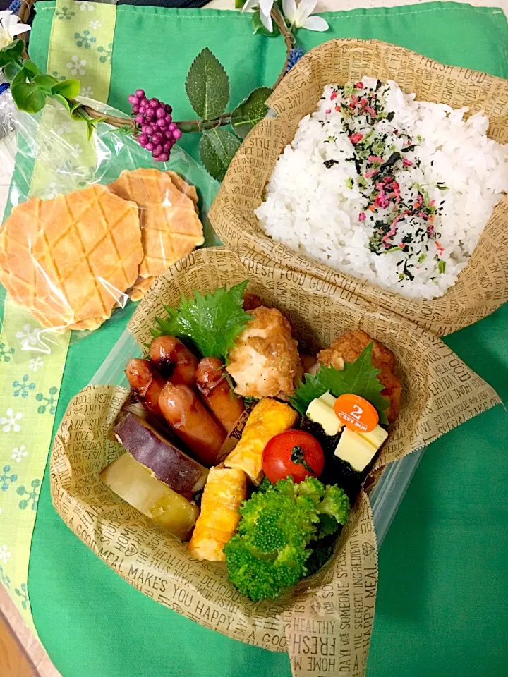 高校男子弁当🏉
✴︎唐揚げ
✴︎卵焼き
✴︎海苔チーズ
✴︎ウインナー
✴︎塩茹でブロッコリー
✴︎ふかし芋|emisanさん