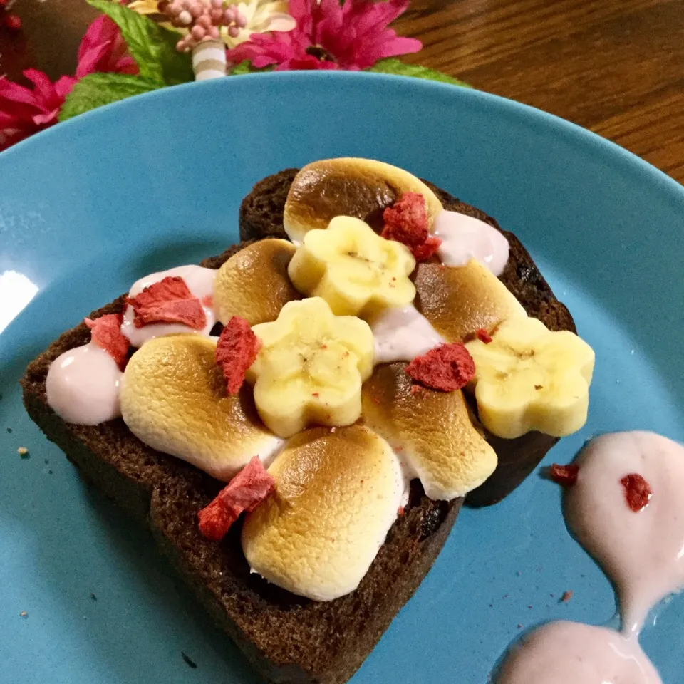 マシュマロトースト
チョコパン×マシュマロ×バナナ🍌
載せて焼いたよ
ドライいちご🍓をパラパラ
いちご🍓ヨーグルトも、トローリ
朝ごはんにも、おやつにも👌|ゆかモンさん