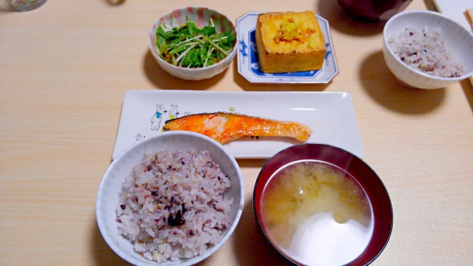 １月２３日　焼き鮭　水菜のサラダ　厚揚げ豆腐　お味噌汁|いもこ。さん