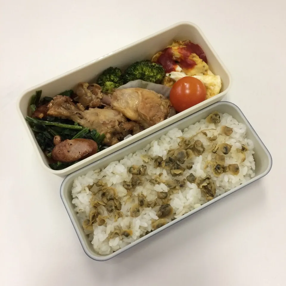 弁当（鶏手羽元醤油煮、オムレツ、ほうれん草ソーセージ炒め、プチトマト、ブロッコリー、しじみご飯）|SasaMasa213さん