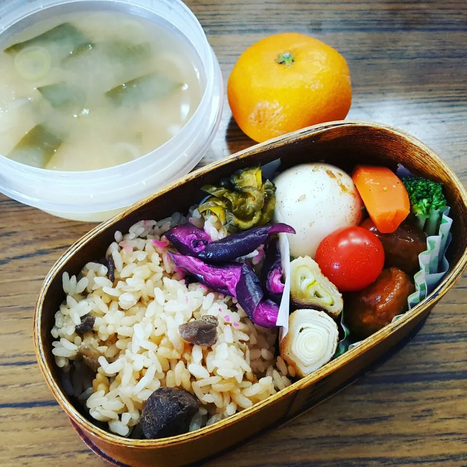 Snapdishの料理写真:今日のお弁当箱９４ #鶏の炊き込みご飯 #ねぎま #味付け卵|とみのすけさん