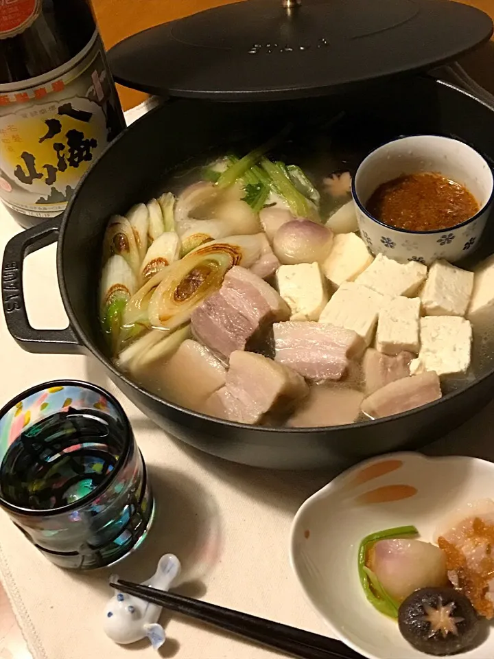 塩豚の湯豆腐鍋🍲
ピリ辛香味ダレで|Miki (^_−)−☆さん