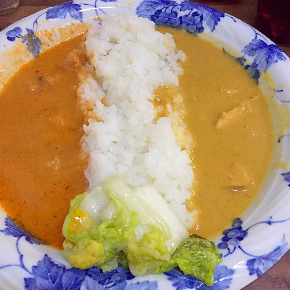 Snapdishの料理写真:いなばチキンとタイカレー、レッド&イエロー|Kunisanoさん