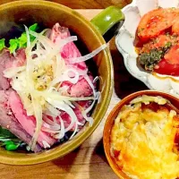 Snapdishの料理写真:ローストビーフ丼
トマトの青じそサラダ
キャベツトマトのコーンのグラタンスープ|ちいさん