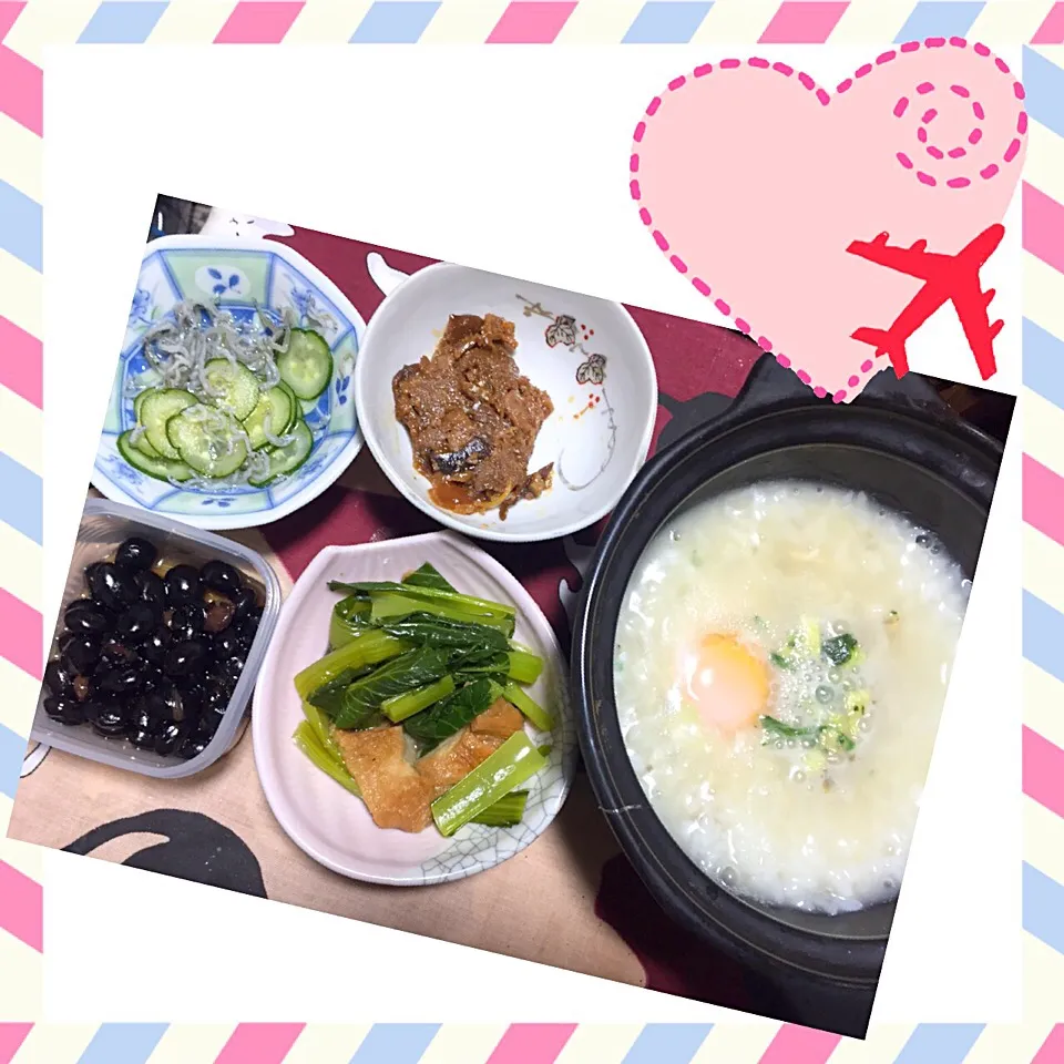 Snapdishの料理写真:今日の朝ごはん。中華粥、胡瓜ちりめんじゃこ酢の物、黒豆、牛肉しぐれ煮、小松菜と仙台麩の煮物。|岸野 令子さん