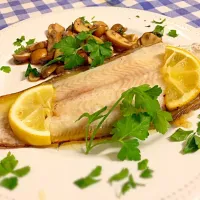 Sogliola marinata al limone 🍋 alla Mugnaia in forno con saltata di champion al prezzemolo fresco 😋😋😋|Fabio  Palmieriさん