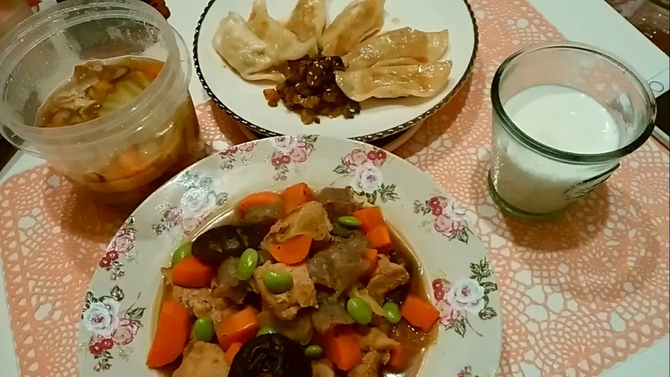 鶏肉と野菜の煮物、餃子、セロリの葉っぱの佃煮、コンソメ野菜スープ|rhiさん