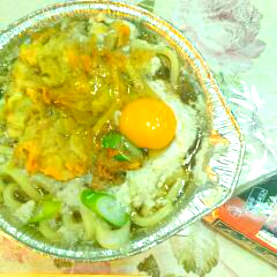 Snapdishの料理写真:今日は一人なので
　　　コンビニの鍋焼きうどん|たえさん