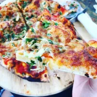 石焼窯で、しらすとネギのピザ。
Young sardines and leek pizza from stone oven.|Yuka Nakataさん