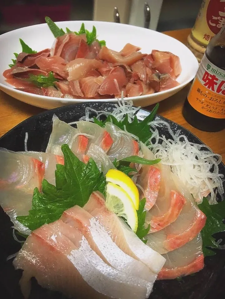 Snapdishの料理写真:お父さんがブリを釣ってきたので、刺身、ブリのしゃぶしゃぶにしてみました✨|ルウさん