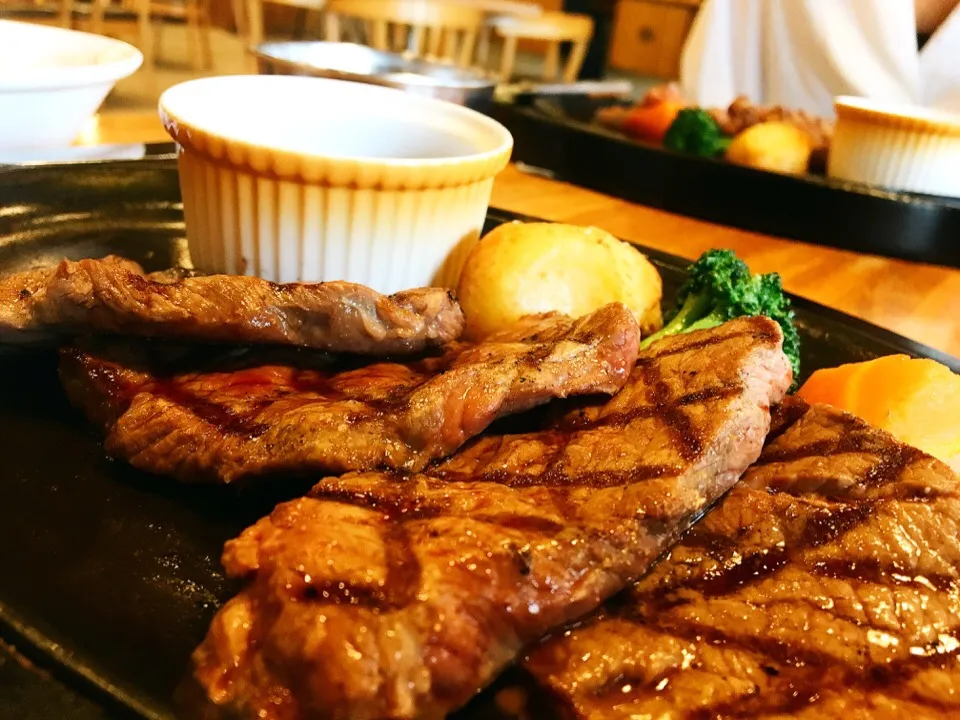 びっくりドンキーのお肉🍗|りんりんさん