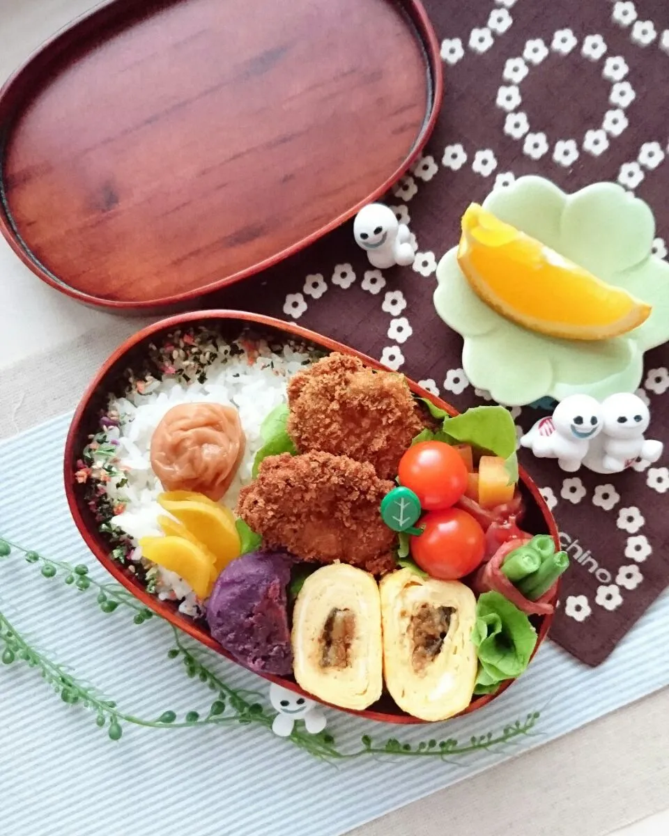 Snapdishの料理写真:娘弁当☺  カキフライ  う巻き  いんげんのベーコン巻きとにんじんのベーコン巻き  プチトマト🍅  紫いもの茶巾のバターシュガー焼き  オレンジ🍊|e  satoさん