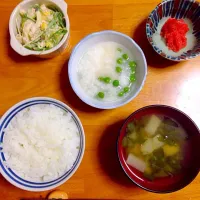 2017.02.01#和食 #幼児ご飯 #素朴ごはん #朝ごはん 

＊七分づきごはん
＊大根葉と大根のお味噌汁
＊グリンピースと山芋のふわふわ煮
＊マカロニサラダ(ベビーリーフ、ツナ、じゃがいも入り)
＊明太子

息子は明太子なしです。
ごちそうさまでした。|NAKAMOTO'Sさん