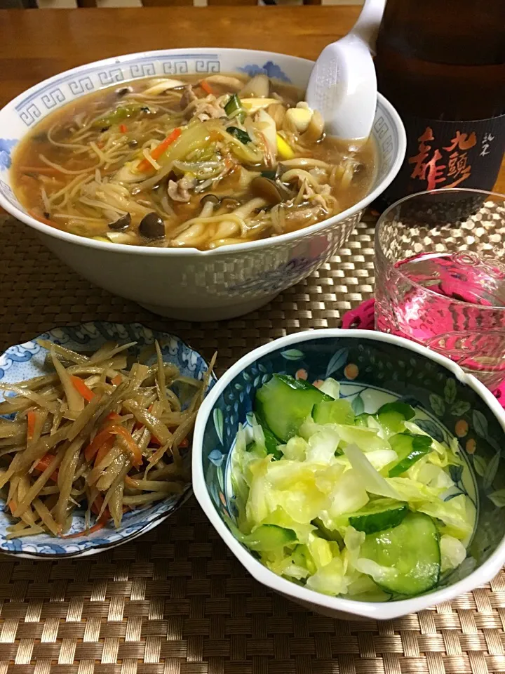 麺が見えないくらい具沢山の餡掛けラーメン
自家製漬物
金平ごぼう
でポン酒|Miekoさん