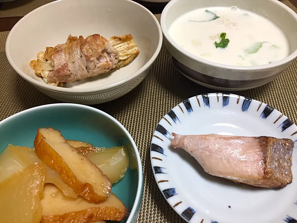 ぶり塩焼き・大根さつま揚げの煮物・肉巻きえのきだけ・カリフラワーのスープ|Yuko Kisoさん