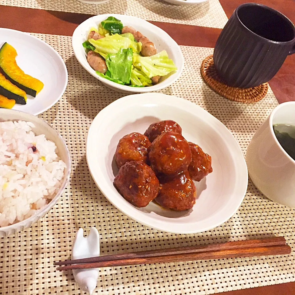 肉団子の甘酢あん
ウィンナーとキャベツの炒め物
かぼちゃの素焼き
ワカメスープ|でんでんむしごはんさん