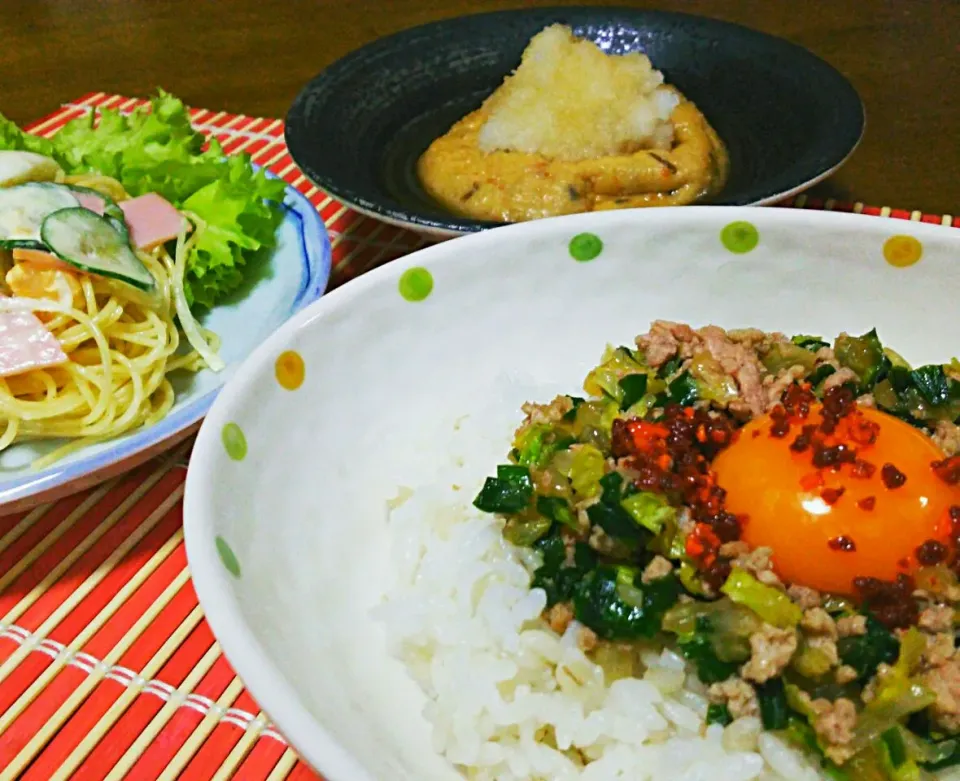 Snapdishの料理写真:皮なし餃子丼|man_nenさん